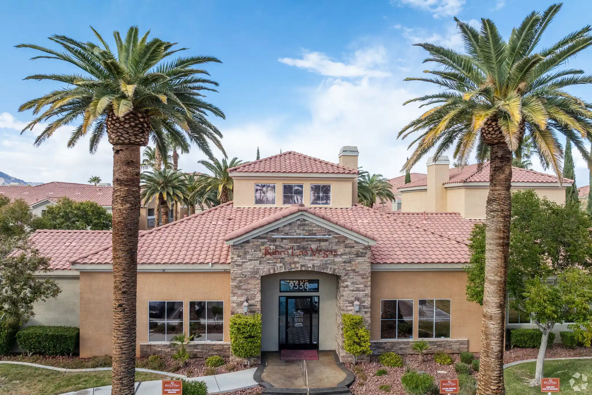 Ritiro Apartments community pool and exterior in Las Vegas, NV